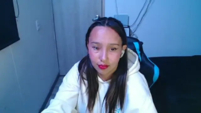 Snapshot of Skarlet_Adams28 chatting on 12/02/25, 09:54 Skarlet Adams28 online show from 12/02/25, 09:54