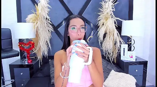 KylieWhite online show from 02/04/25, 04:18