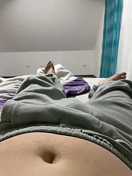 Snapshot of w12er chatting on 02/04/26, 10:58 w12er online show from 02/04/26, 10:58