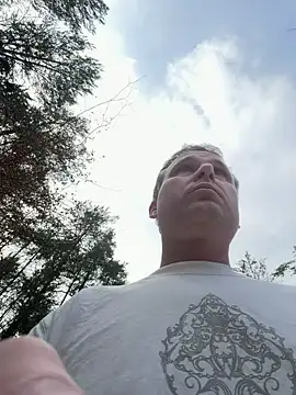 Snapshot of w12er chatting on 03/21/26, 12:10 w12er online show from 03/21/26, 12:10