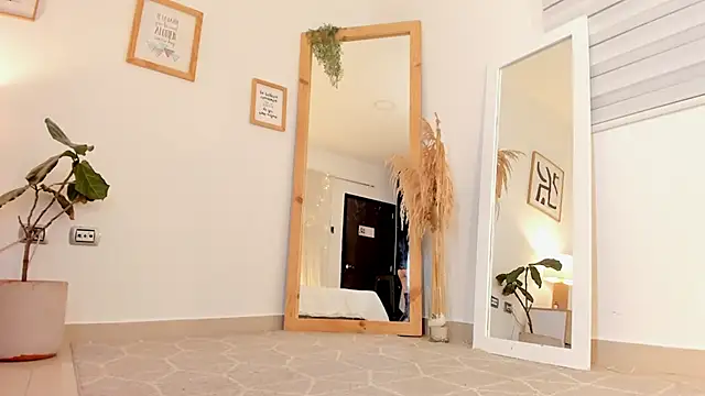 viooletaa online show from 03/22/25, 06:47