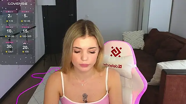 adrianawow1 online show from 03/13/25, 03:22