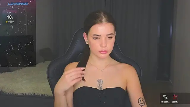 adrianawow1 online show from 10/30/25, 01:18