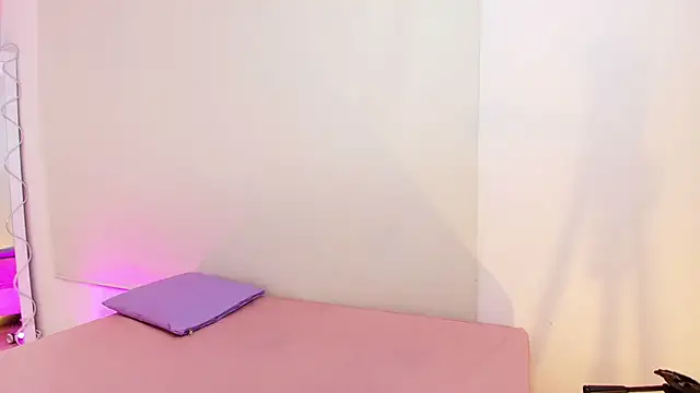 Snapshot of Brendda_tay chatting on 02/27/25, 09:43 Brendda tay online show from 02/27/25, 09:43