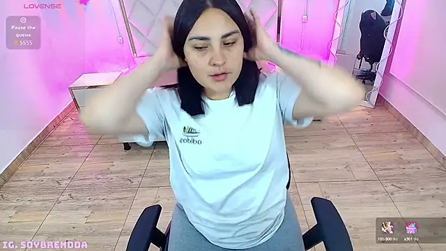 Snapshot of Brendda_tay chatting on 09/15/25, 03:17 Brendda tay online show from 09/15/25, 03:17