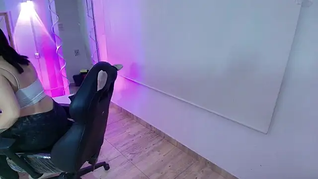 Snapshot of Brendda_tay chatting on 10/03/25, 03:03 Brendda tay online show from 10/03/25, 03:03