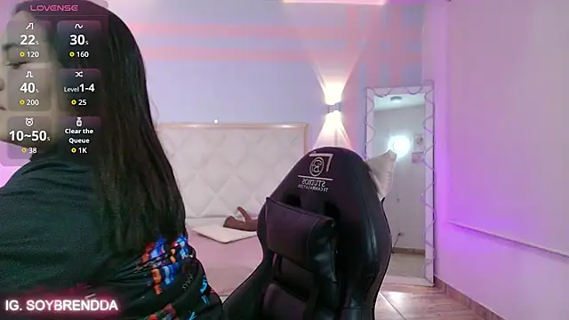 Snapshot of Brendda_tay chatting on 11/04/25, 03:27 Brendda tay online show from 11/04/25, 03:27