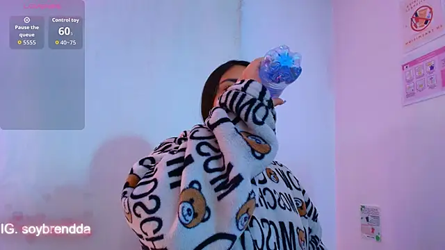 Snapshot of Brendda_tay chatting on 11/21/25, 03:27 Brendda tay online show from 11/21/25, 03:27