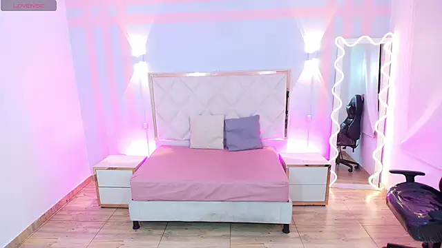 Snapshot of Brendda_tay chatting on 11/30/25, 03:21 Brendda tay online show from 11/30/25, 03:21