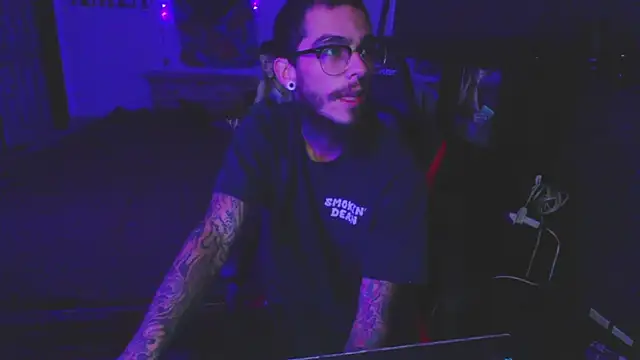 Snapshot of XMeF10 chatting on 12/09/24, 01:40 XMeF10 online show from 12/09/24, 01:40