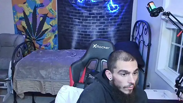 Snapshot of XMeF10 chatting on 01/03/25, 12:22 XMeF10 online show from 01/03/25, 12:22