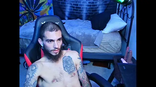 Snapshot of XMeF10 chatting on 01/05/25, 07:17 XMeF10 online show from 01/05/25, 07:17