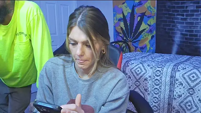 Snapshot of XMeF10 chatting on 01/05/25, 11:22 XMeF10 online show from 01/05/25, 11:22