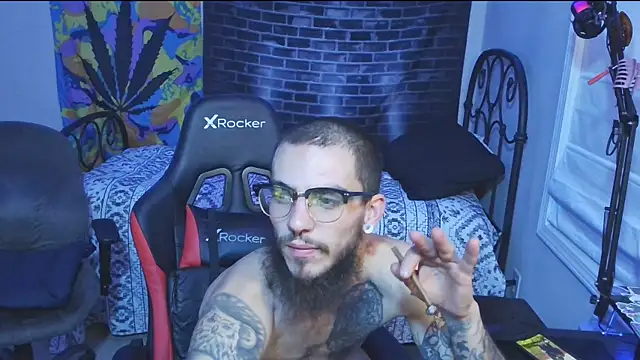 Snapshot of XMeF10 chatting on 01/06/25, 04:04 XMeF10 online show from 01/06/25, 04:04