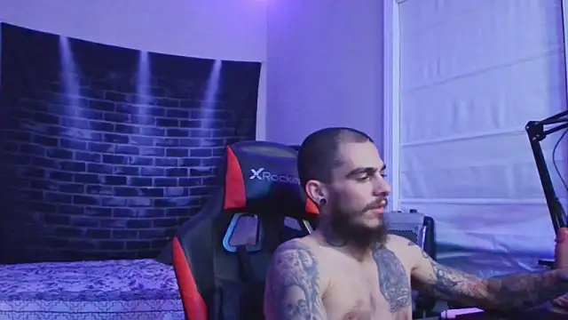 Snapshot of XMeF10 chatting on 01/25/25, 05:07 XMeF10 online show from 01/25/25, 05:07