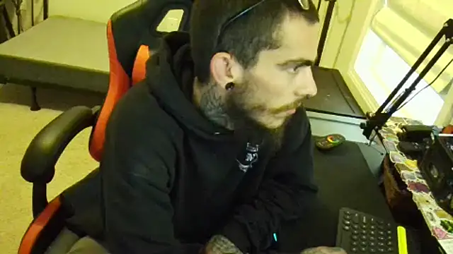 Snapshot of XMeF10 chatting on 02/15/25, 09:37 XMeF10 online show from 02/15/25, 09:37