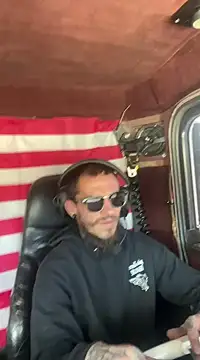 Snapshot of XMeF10 chatting on 02/18/25, 06:47 XMeF10 online show from 02/18/25, 06:47