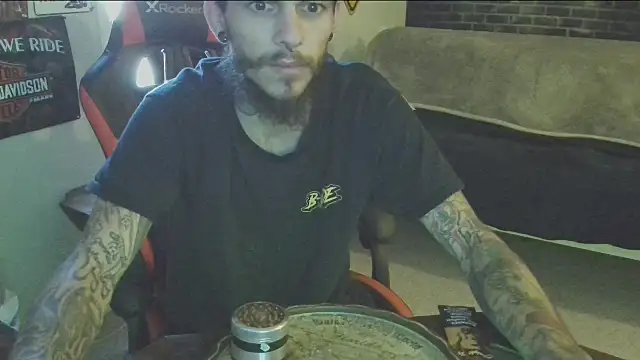 Snapshot of XMeF10 chatting on 03/02/25, 09:01 XMeF10 online show from 03/02/25, 09:01