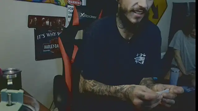 Snapshot of XMeF10 chatting on 03/15/25, 07:20 XMeF10 online show from 03/15/25, 07:20