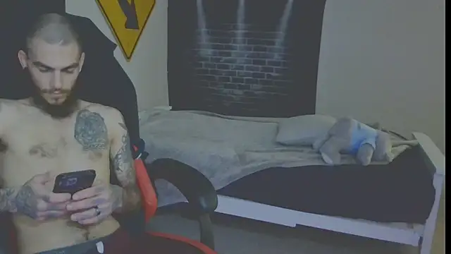 Snapshot of XMeF10 chatting on 03/17/25, 01:46 XMeF10 online show from 03/17/25, 01:46