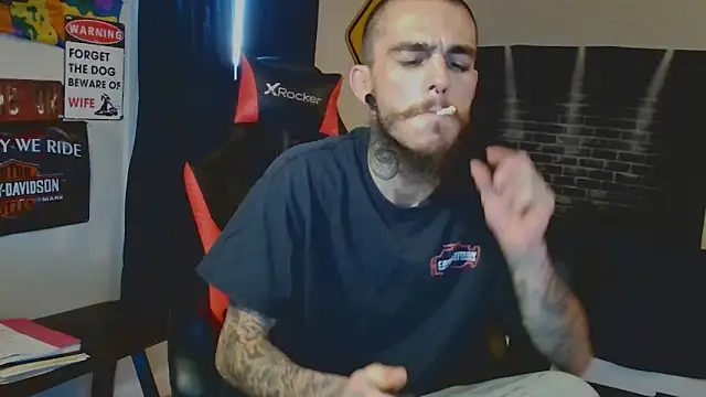 Snapshot of XMeF10 chatting on 03/18/25, 06:15 XMeF10 online show from 03/18/25, 06:15