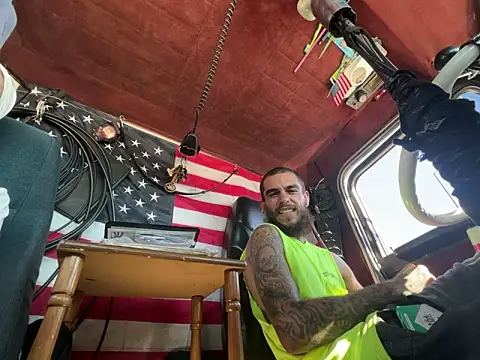 Snapshot of XMeF10 chatting on 09/18/25, 08:00 XMeF10 online show from 09/18/25, 08:00