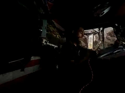 Snapshot of XMeF10 chatting on 11/05/25, 10:21 XMeF10 online show from 11/05/25, 10:21