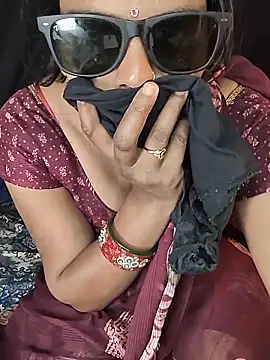 Snapshot of Shivani_Mumbai85 chatting on 04/17/26, 05:49 Shivani Mumbai85 online show from 04/17/26, 05:49