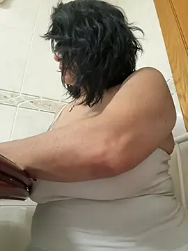 Snapshot of paulinaDiaz1 chatting on 02/13/25, 08:34 paulinaDiaz1 online show from 02/13/25, 08:34