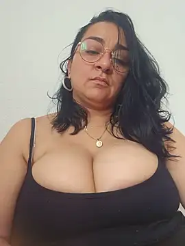 Snapshot of paulinaDiaz1 chatting on 05/12/26, 12:57 paulinaDiaz1 online show from 05/12/26, 12:57