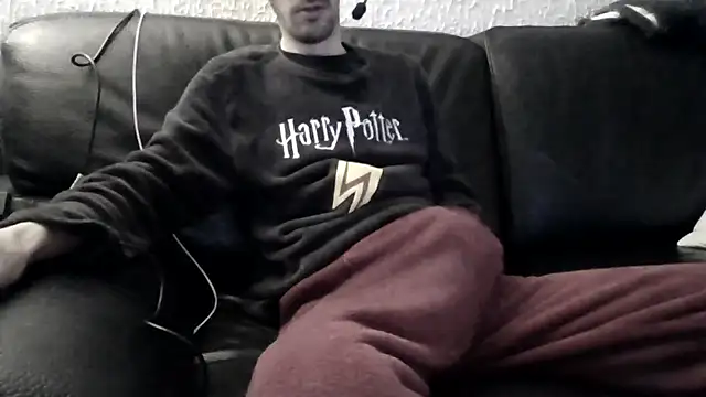 Snapshot of passif520 chatting on 11/09/25, 10:52 passif520 online show from 11/09/25, 10:52