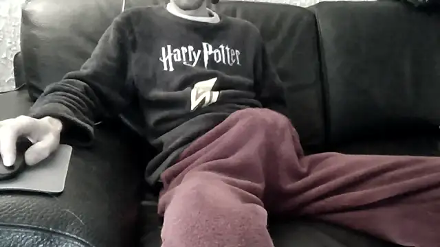 Snapshot of passif520 chatting on 11/12/25, 09:10 passif520 online show from 11/12/25, 09:10