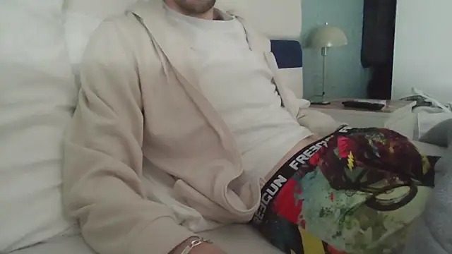 Snapshot of passif520 chatting on 03/12/26, 11:05 passif520 online show from 03/12/26, 11:05