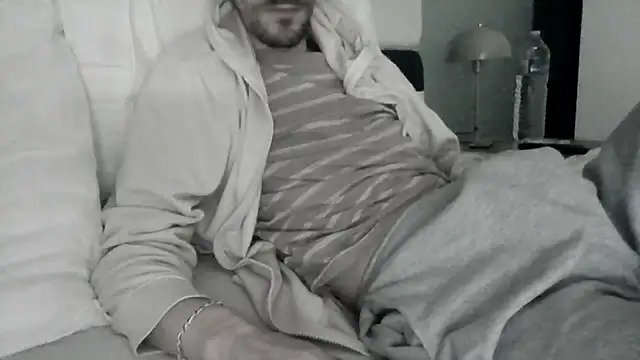 Snapshot of passif520 chatting on 03/13/26, 02:01 passif520 online show from 03/13/26, 02:01