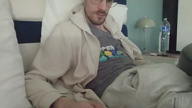 Snapshot of passif520 chatting on 03/25/26, 01:39 passif520 online show from 03/25/26, 01:39