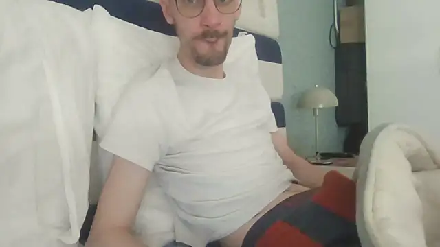 Snapshot of passif520 chatting on 04/23/26, 09:41 passif520 online show from 04/23/26, 09:41