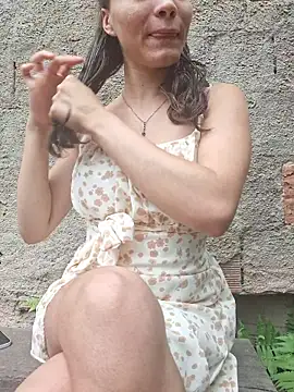 HelenHoltz online show from 11/23/25, 04:18