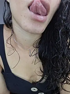 HelenHoltz online show from 12/02/25, 05:52