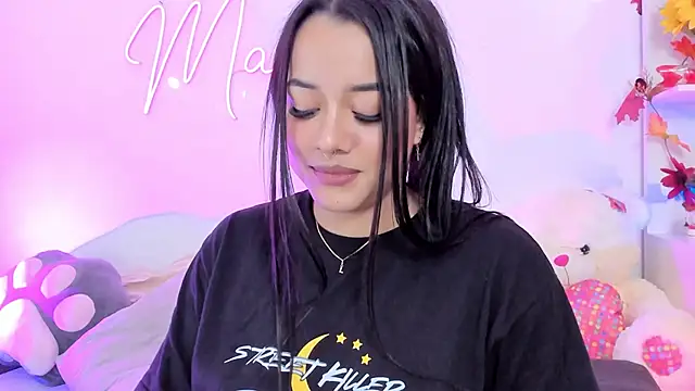 Snapshot of MaddyParisi chatting on 12/04/24, 09:18 MaddyParisi online show from 12/04/24, 09:18