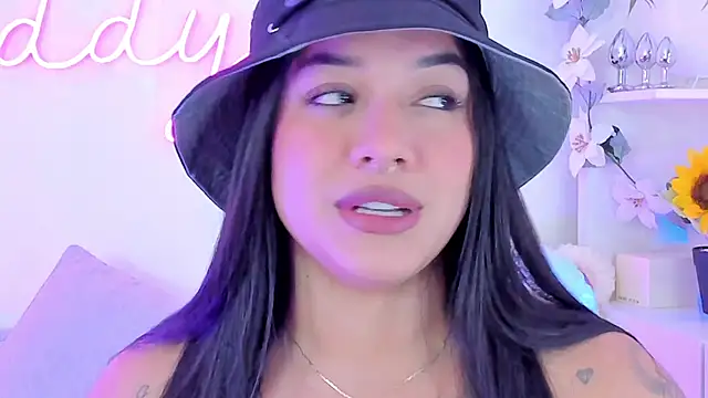 Snapshot of MaddyParisi chatting on 01/19/25, 05:48 MaddyParisi online show from 01/19/25, 05:48