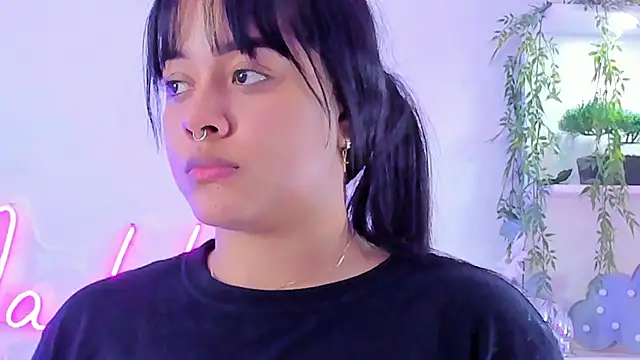 Snapshot of MaddyParisi chatting on 03/04/25, 12:07 MaddyParisi online show from 03/04/25, 12:07