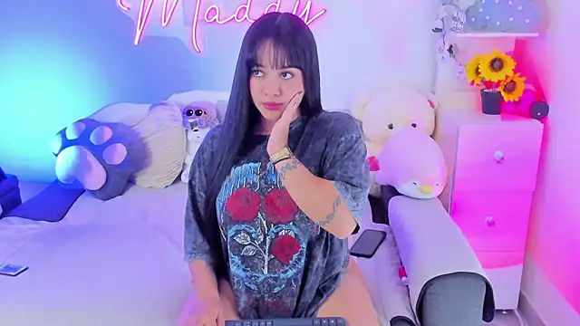 Snapshot of MaddyParisi chatting on 03/11/25, 05:05 MaddyParisi online show from 03/11/25, 05:05