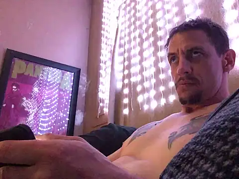 Snapshot of Highfrog1 chatting on 09/15/25, 04:34 Highfrog1 online show from 09/15/25, 04:34