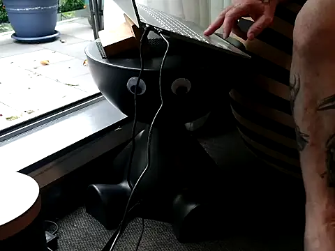 Snapshot of ChunkyMonkey007 chatting on 01/28/25, 04:29 ChunkyMonkey007 online show from 01/28/25, 04:29