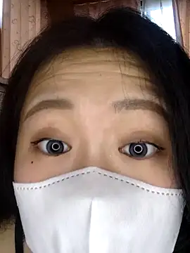 Snapshot of Kurage_chan chatting on 10/14/25, 03:07 Kurage chan online show from 10/14/25, 03:07