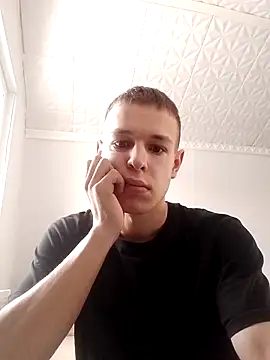 Snapshot of pretty_roman chatting on 02/11/25, 10:37 pretty roman online show from 02/11/25, 10:37