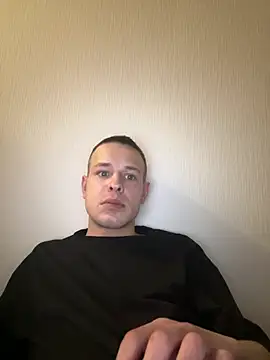 Snapshot of pretty_roman chatting on 04/20/26, 05:37 pretty roman online show from 04/20/26, 05:37
