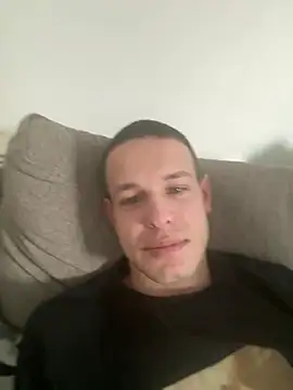 Snapshot of pretty_roman chatting on 04/28/26, 11:37 pretty roman online show from 04/28/26, 11:37