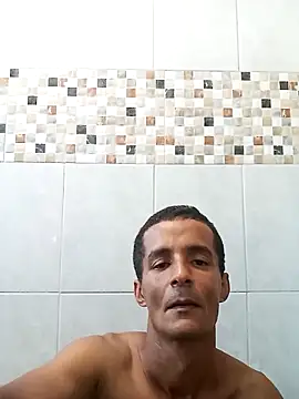 Snapshot of morenogato100 chatting on 04/07/26, 10:05 morenogato100 online show from 04/07/26, 10:05