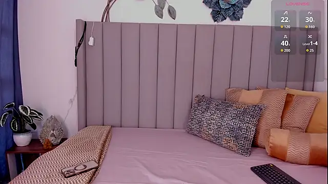 Saray M  online show from 10/17/25, 05:15